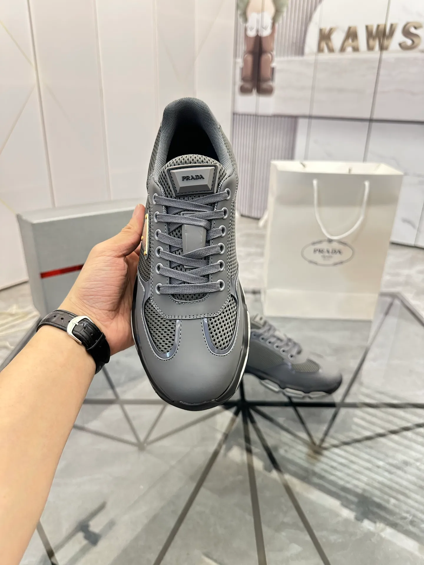 Men's shoes for sale 💰: 💰P660¥ High-end top quality Product trademark: Prada *"Prada*" low-top casual shoes Regular size: 38-45 (can be customized to 46) Product materials: Upper imported first-layer cowhide spliced ​​with original fabric, breathable lining, cowhide foot pads, original air cushion outsole. No.: 001